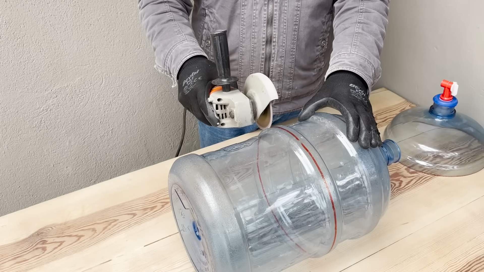 DIY Hühnerfutterspender Plastikflasche