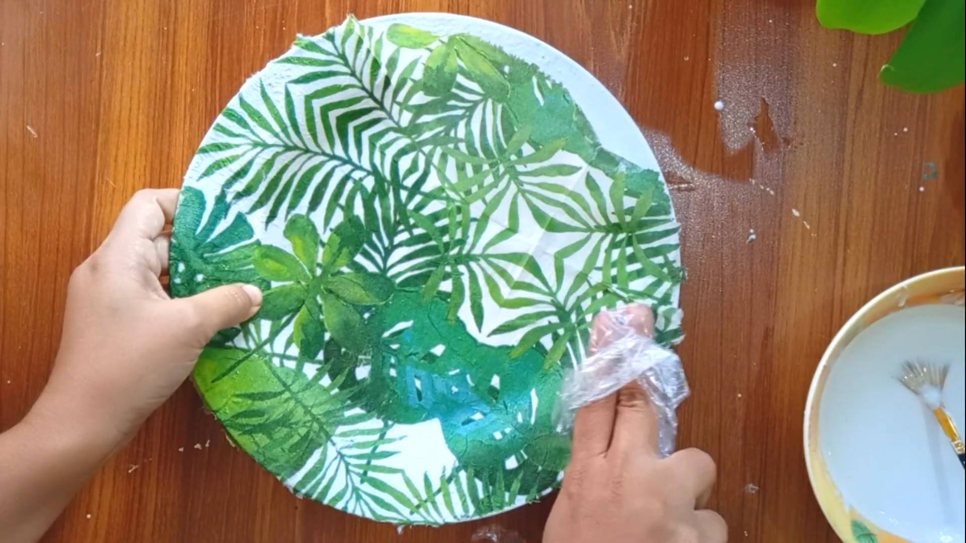 DIY Wanddeko Teller Servietten