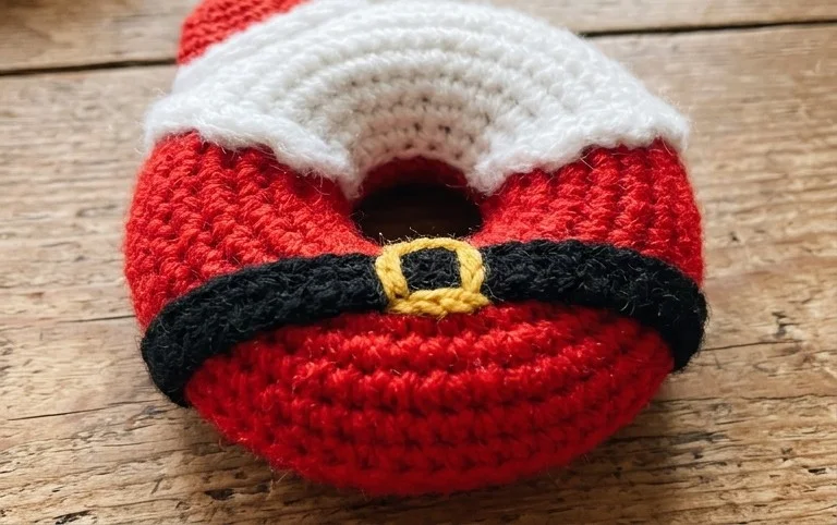 Amigurumi Santa Donut Ornament Free Pattern-4